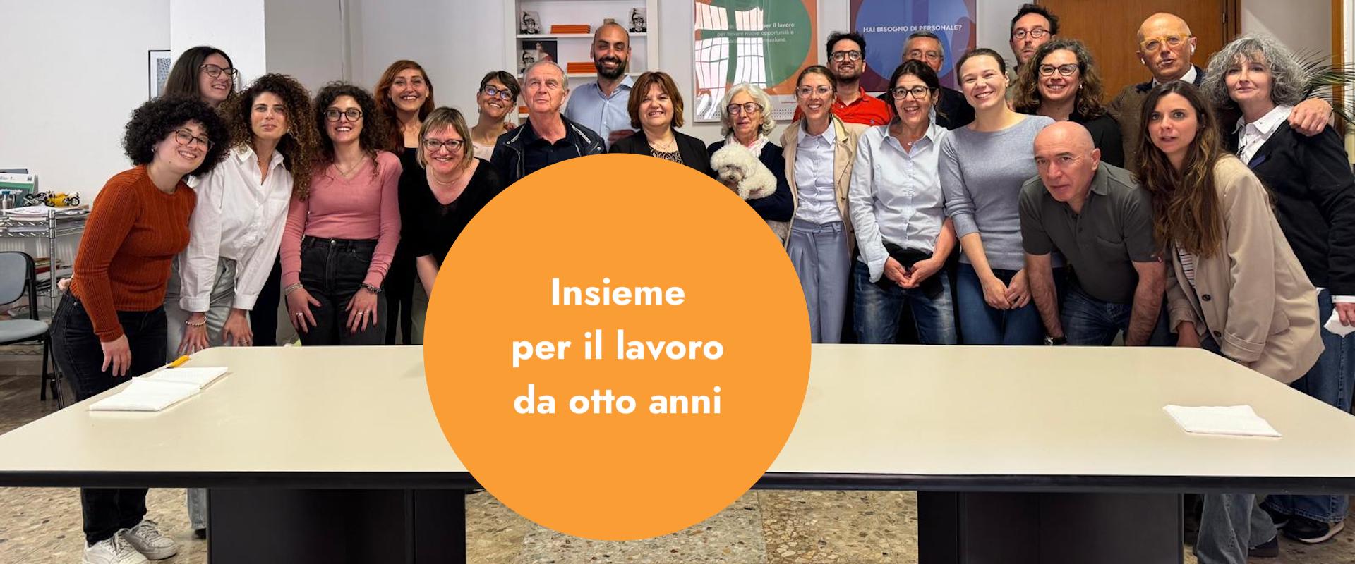Staff insieme per il lavoro foto di gruppo complenno 2025