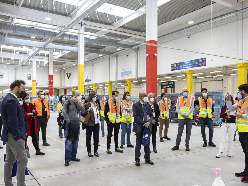 Giornata della sicurezza sul lavoro: Amazon apre le porte del deposito di Calderara di Reno