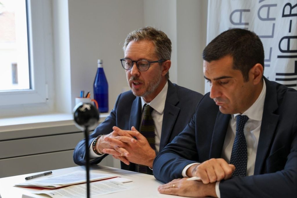 La firma del protocollo di Insieme per il lavoro, nell'ambito dell'inaugurazione del nuovo Polo per il lavoro di Bologna