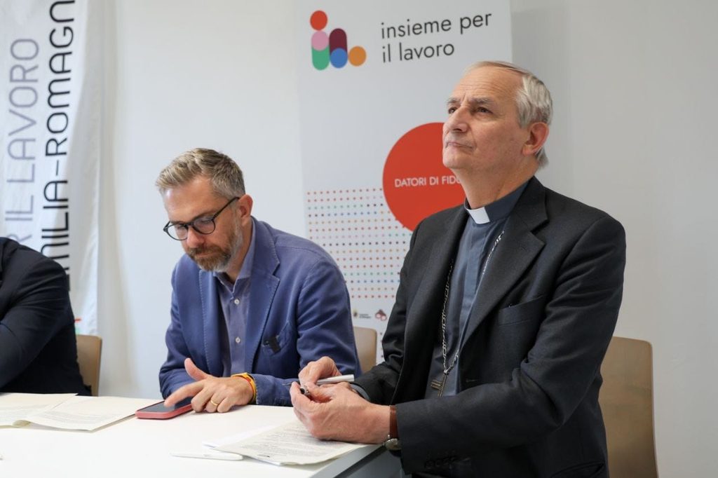 La firma del protocollo di Insieme per il lavoro, nell'ambito dell'inaugurazione del nuovo Polo per il lavoro di Bologna