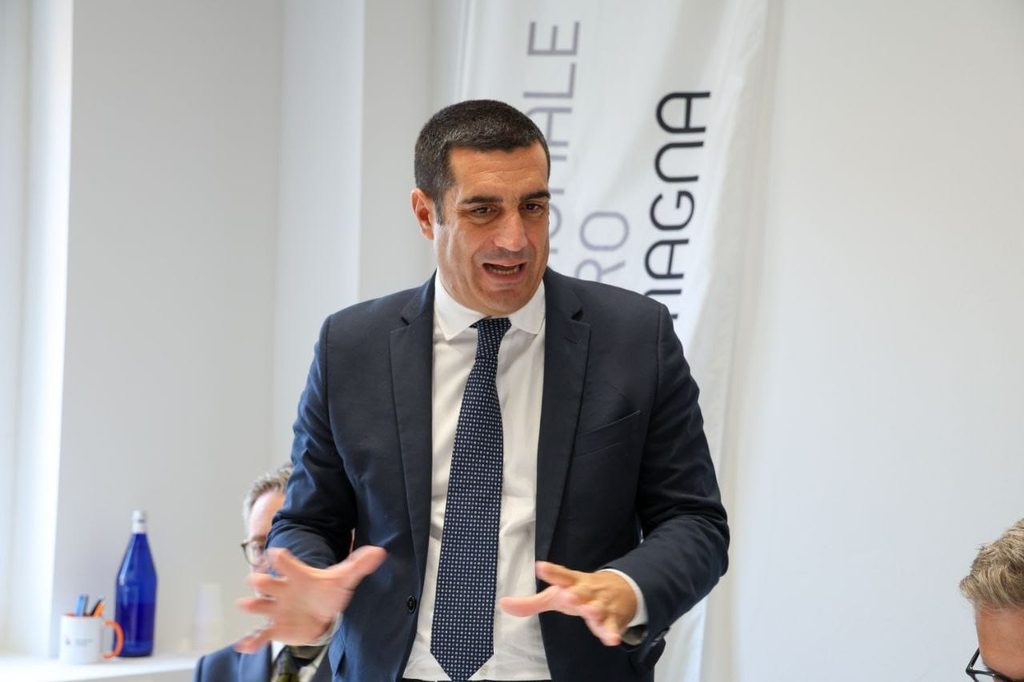 La firma del protocollo di Insieme per il lavoro, nell'ambito dell'inaugurazione del nuovo Polo per il lavoro di Bologna