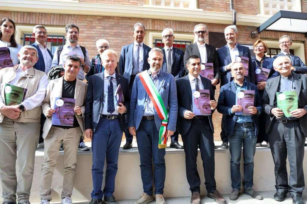 La firma del protocollo di Insieme per il lavoro, nell'ambito dell'inaugurazione del nuovo Polo per il lavoro di Bologna