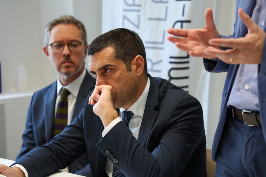 La firma del protocollo di Insieme per il lavoro, nell'ambito dell'inaugurazione del nuovo Polo per il lavoro di Bologna